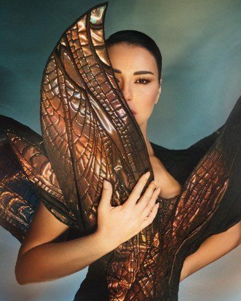 شاهد .. بالفيديو- إطلالة غيبة لـ ماغي بو غصن وكأنها من الفضاء