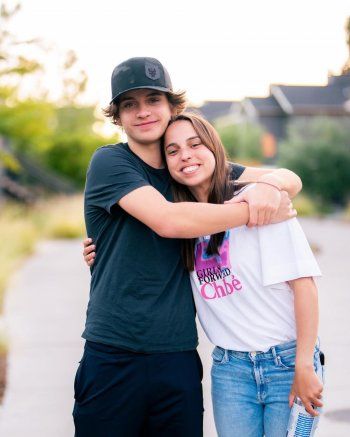 شاهد .. الملكة رانيا تنشر صورا لابنها الأمير هاشم .. كبر وسرق قلوب الفتيات !