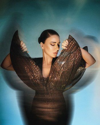 شاهد .. بالفيديو- إطلالة غيبة لـ ماغي بو غصن وكأنها من الفضاء