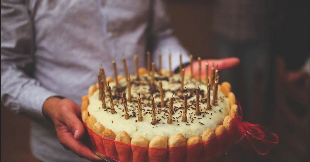 شاهد .. فنان لبناني الأصل يحتفل بعيد ميلاده الـ 40 مع حبيبه الوسيم وهكذا بدأت قصة حبهما