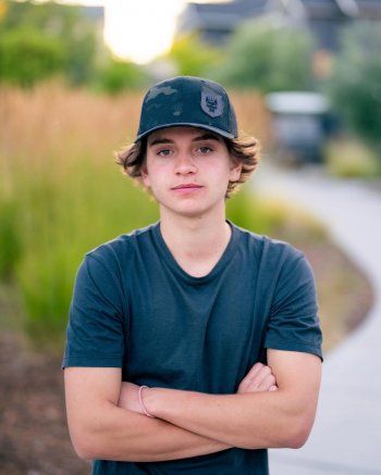 شاهد .. الملكة رانيا تنشر صورا لابنها الأمير هاشم .. كبر وسرق قلوب الفتيات !