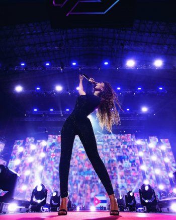 شاهد .. بالصور- أجواء من الحماس والفرح.. إليكم ما قالته ميريام فارس عن طاقت الجمهور في حفل السعودية