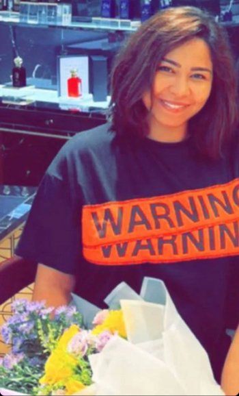 شاهد .. هكذا ظهرت شيرين عبد الوهاب لدى وصولها إلى جدة قبيل حفلها غداً-بالصور