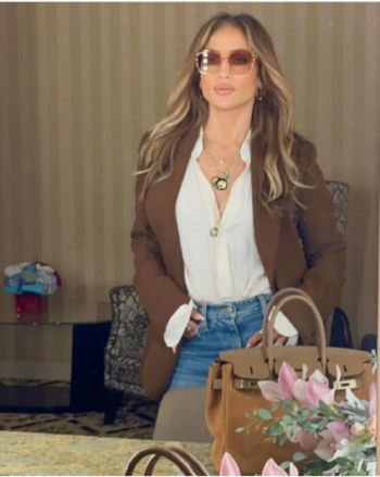 شاهد .. جينيفر لوبيز تحيي قلوب متابعيها بأحدث إطلالة لها