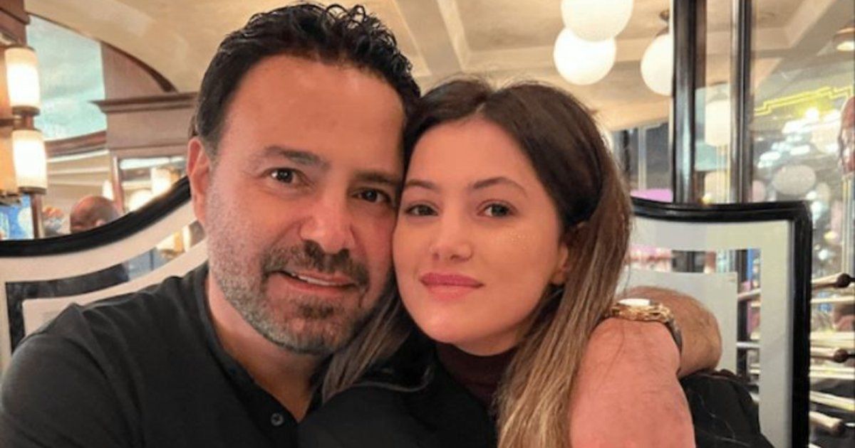 شاهد .. الكشف عن هوية حبيب دانا الحلاني.. وسيم للغاية! - بالصور