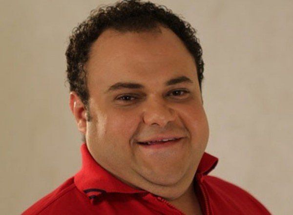 شاهد .. مدحت تيخا يتعرض لحادث وهذا وضعه الصحي