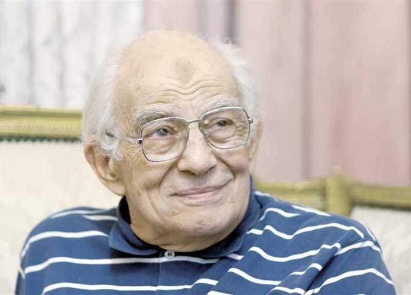 شاهد .. تكريم رشوان توفيق في مهرجان الدراما العربية