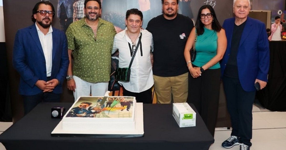 شاهد .. بالصور- أكرم حسني يحتفل مع أبطال "العميل صفر" بعرض الفيلم في الإمارات