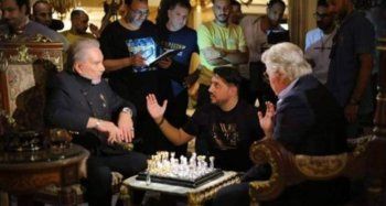 شاهد .. خاص- آلان الزغبي : هكذا صرت الند لـ حسين فهمي وظهوري بهذا الزي كاد يتسبب في اغتيالي