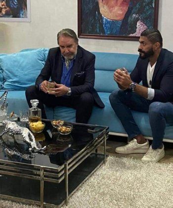 شاهد .. خاص- آلان الزغبي : هكذا صرت الند لـ حسين فهمي وظهوري بهذا الزي كاد يتسبب في اغتيالي