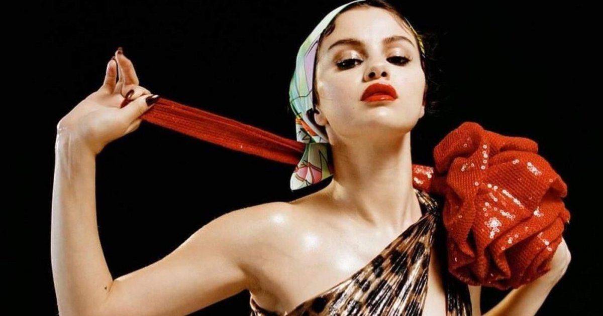 شاهد .. بالصور - سيلينا غوميز تعيد تصوير مشهد قديم بأغنيتها الجديدة