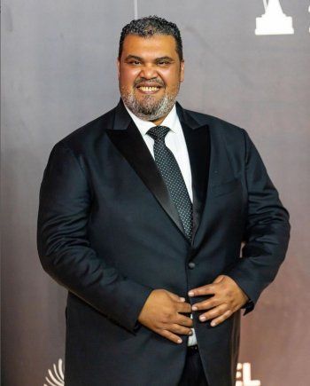 شاهد .. بالصورة- بطريقة ساخرة..هذا ما قاله أحمد فتحي عن ملابسه