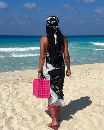 شاهد .. سعر مايوه جومانا مراد مرتفع للغاية.. شاهدوا إطلالتها على الشاطئ