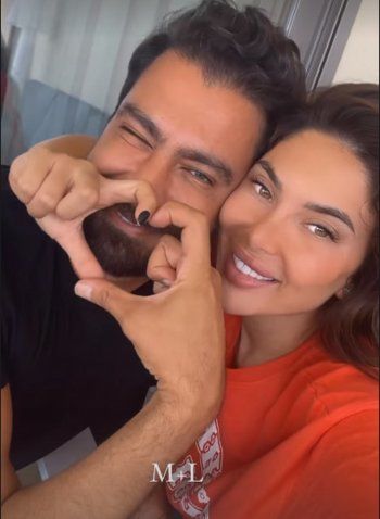 شاهد .. بالصور - قبلة حميمة تجمع معتصم النهار ولين برنجكجي