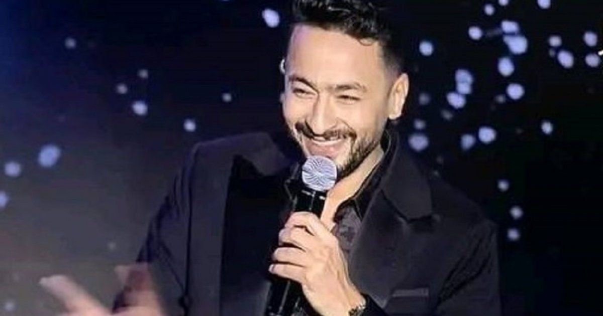 شاهد .. بوجه ضاحك بليلة الدموع ..حمادة هلال يمازح جمهوره بهذا التعليق