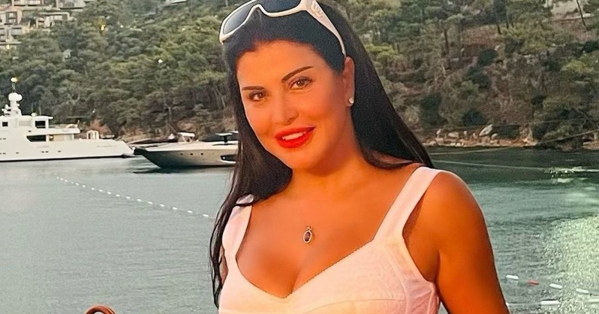 شاهد .. سعر مايوه جومانا مراد مرتفع للغاية.. شاهدوا إطلالتها على الشاطئ