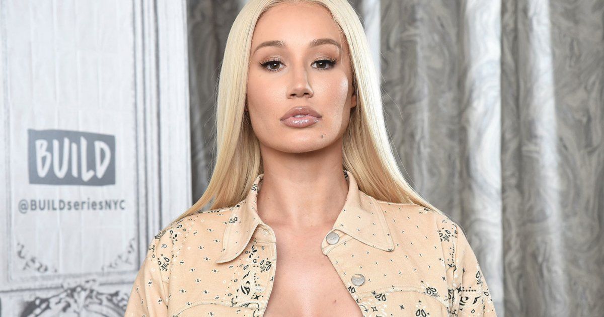 شاهد .. المملكة العربية السعودية تمنع إيغي أزاليا من إكمال حفلتها وهذا ما حصل