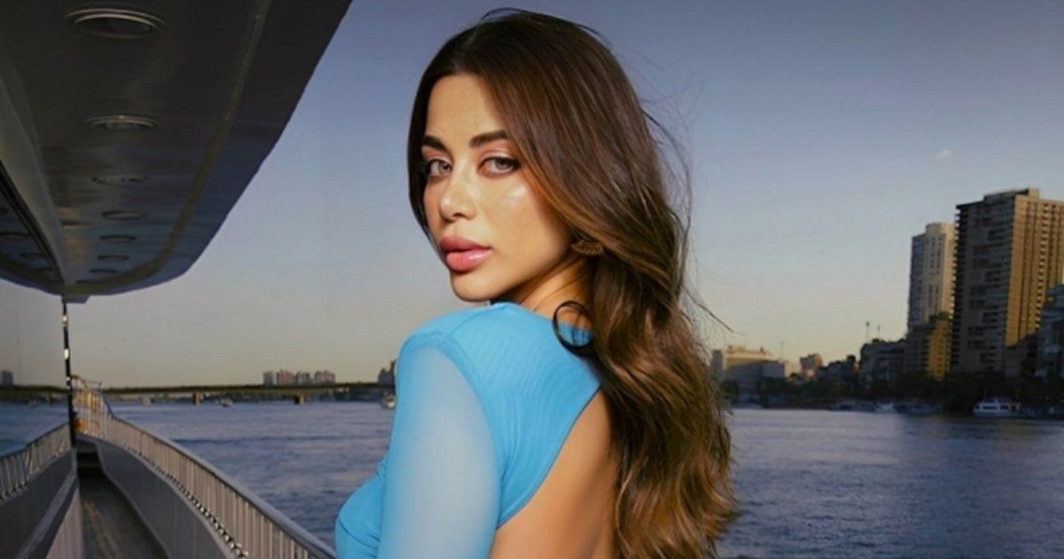 شاهد .. بالصور- يارا السكري تستمتع بوقتها وتتناول وجبة الغداء