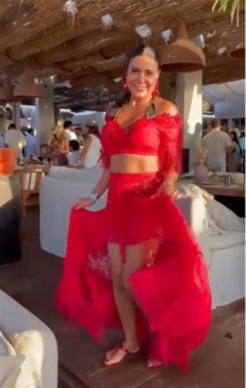 شاهد .. رانيا يوسف بإطلالة حمراء جريئة وهي ترقص الفلامنكو-بالصور
