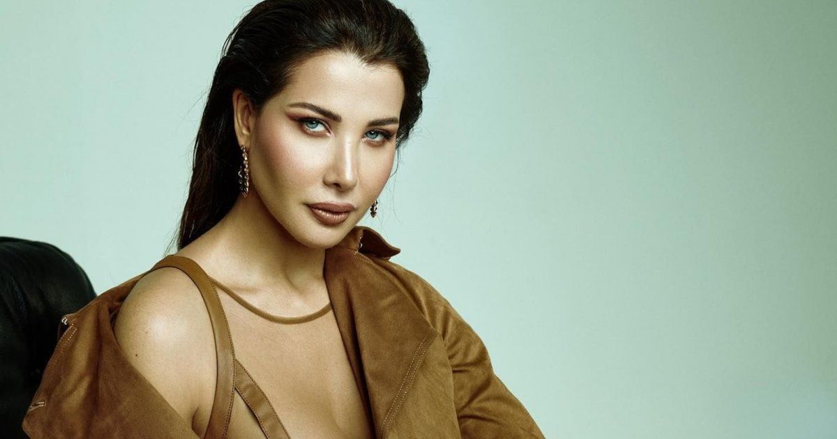 شاهد .. نانسي عجرم على المسرح في سن الـ 8 تخطف الانظار بأغنية "نقيلي أحلى زهرة"