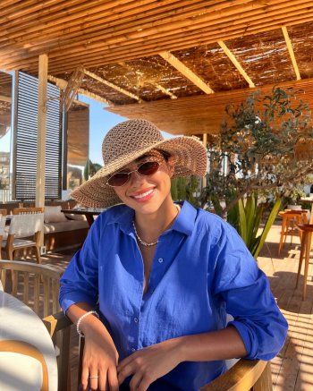 شاهد .. بالصور- يارا السكري تستمتع بوقتها وتتناول وجبة الغداء