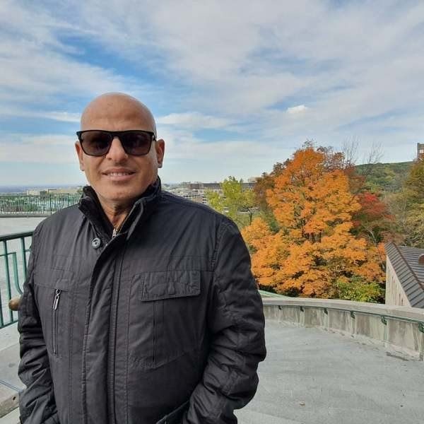 شاهد .. عباس شاهين يفجع بوفاة أغلى الناس