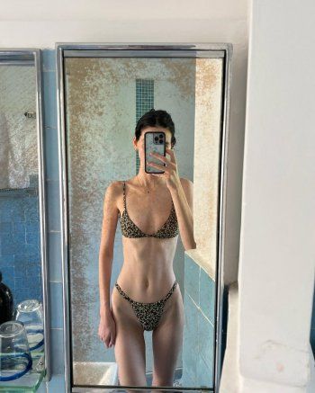 شاهد .. بالصورة - إبنة بول ووكر تثير قلق محبيها بإطلالتها بالبيكيني