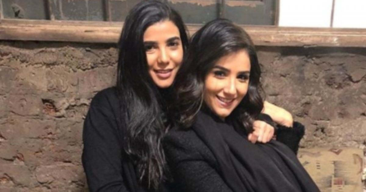 شاهد .. الشبه بين ريم شقيقة محمد سامي وزوجته مي عمر يحدث ضجة واسعة.. شاهدوا