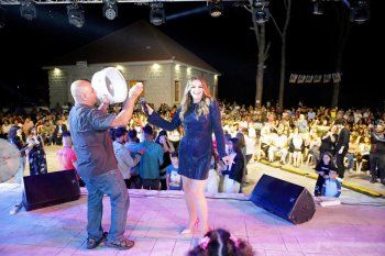 شاهد .. بالفيديو- باسكال مشعلاني أحيت حفلاً من العمر ضمن مهرجانات بتخنيه وهكذا فاجأها محبوها