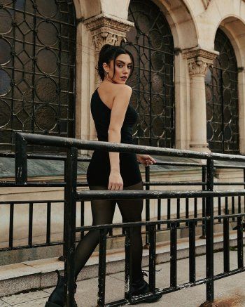 شاهد .. بالصور- بفستان أسود رائع..ستيفاني عطالله تتألق بجمالها