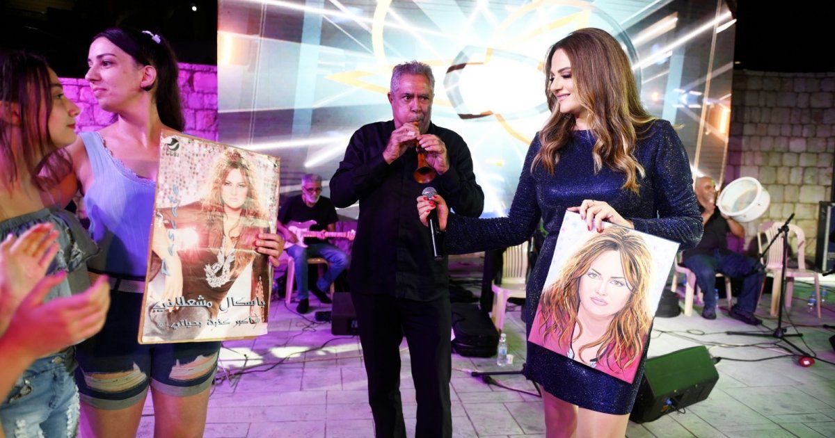 شاهد .. بالفيديو- باسكال مشعلاني أحيت حفلاً من العمر ضمن مهرجانات بتخنيه وهكذا فاجأها محبوها