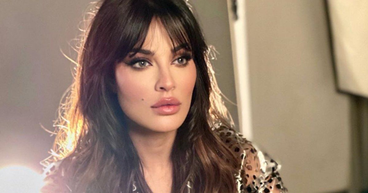 شاهد .. بالصورة - بحنان وحب..نادين نسيب نجيم تحضن إبنها