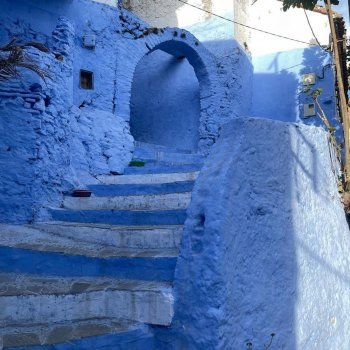 شاهد .. بالصور - يارا النملة تزور شفشاون في المغرب وتستمتع بأجواء المدينة الزرقاء