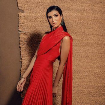 شاهد .. الشبه بين ريم شقيقة محمد سامي وزوجته مي عمر يحدث ضجة واسعة.. شاهدوا