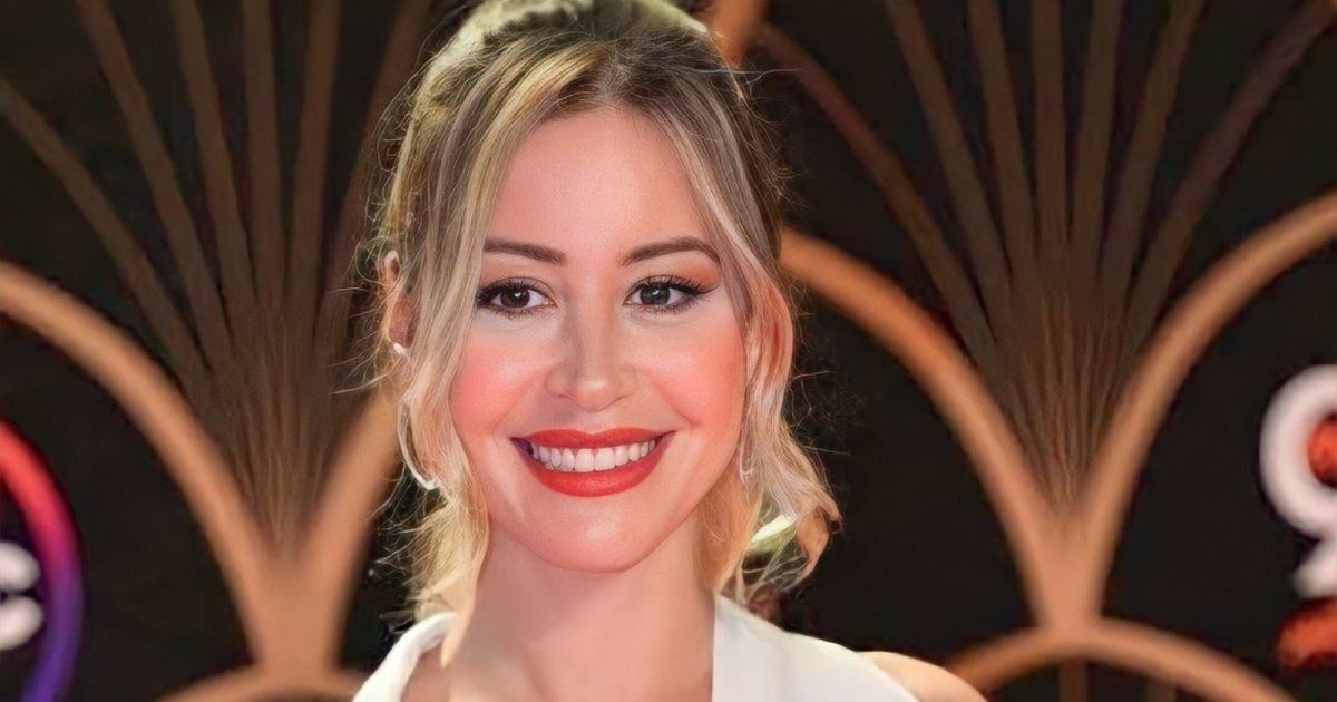 شاهد .. منة شلبي تختار درجة مميزة جداً من اللون الأخضر.. وهكذا خطفت القلوب