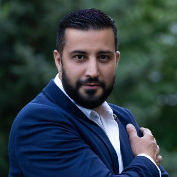 شاهد .. طارق حداد يأخذ " إذن المدام "