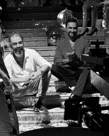 شاهد .. بالصورة- من كواليس تصوير أحدث أعماله..نادر الأتات يشوق الجمهور لأغنيته الجديدة