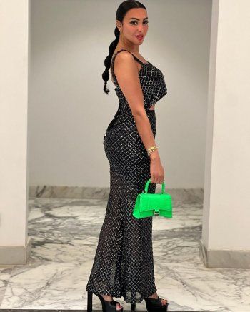 شاهد .. بالصور- بأناقة وجمال..ميرهان حسين تسحر الجمهور بإطلالتها المميزة