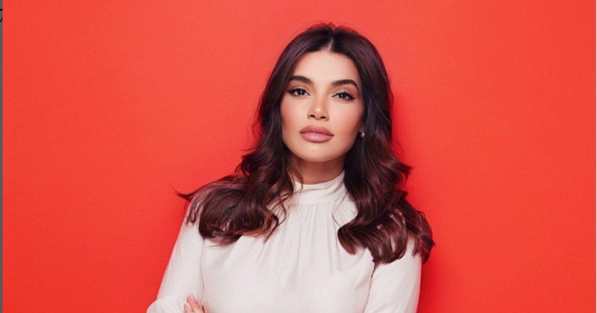 شاهد .. بالفيديو- ليال الاختيار تحضن إبنها بكل حب في أول أيام الدراسة