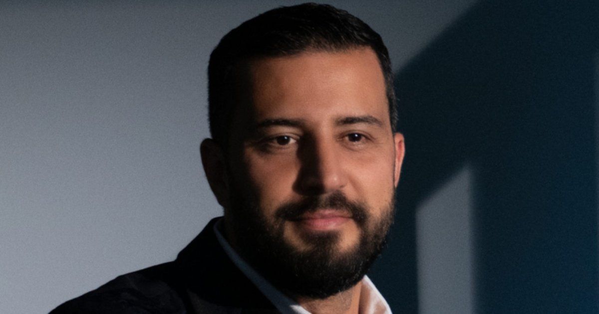 شاهد .. طارق حداد يأخذ " إذن المدام "