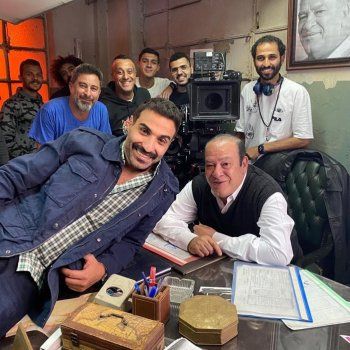 شاهد .. بالصورة- من كواليس تصوير "سفاح الجيزة"..هذا ما قاله أحمد فهمي لـ صلاح عبد الله