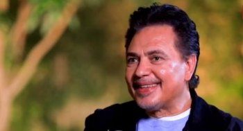 شاهد .. هكذا وصل محمد رياض إلى "لن أعيش في جلباب أبي" مع نور الشريف