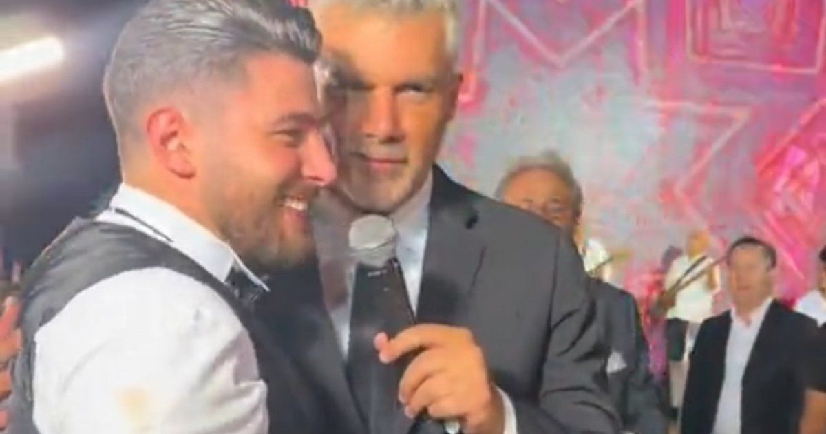 شاهد .. بالفيديو - فارس كرم يمازح نيكولا مزهر في زفافه: ما بقا تشرب ويسكي.. شو بدك تروح تنام؟!