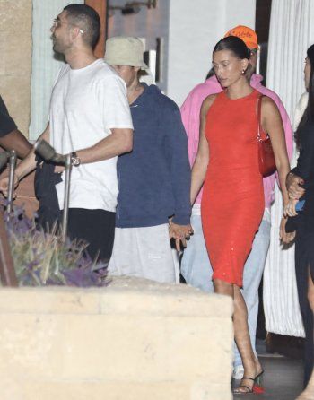 شاهد .. جاستن بيبر كالمتسول في الشارع.. والجمهور يقارنه بـ هايلي