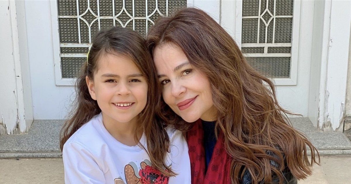 شاهد .. فيديو طريف يجمع كارول سماحة بإبنتها.. وخفة دمهما حديث الجمهور