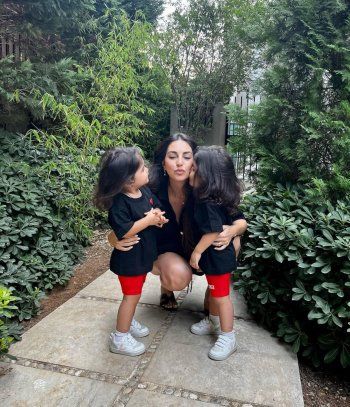 شاهد .. فاليري أبو شقرا تعلن حملها بطفلها الثالث بأسلوب مميز للغاية