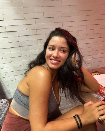 شاهد .. بالصور- سينتيا خليفة تلاقي محبة وإعجاب من الجمهور بسبب خفة ظلها