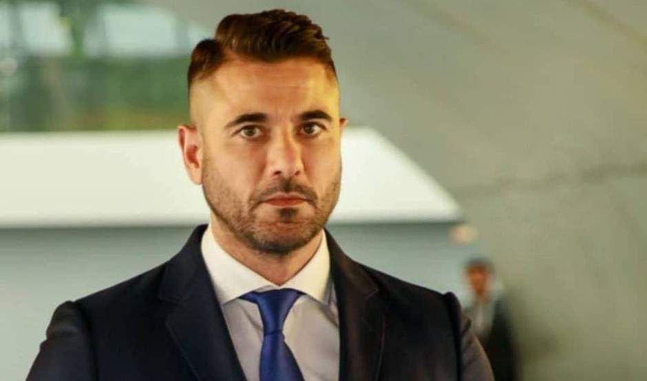 شاهد .. شقيق أحمد عز مصطفى .. هل يشبهه في الملامح ؟