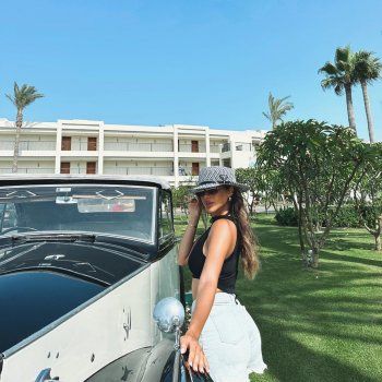 شاهد .. بالصور- بلوك صيفي رائع.. يارا السكري تسحر الجمهور بجمالها