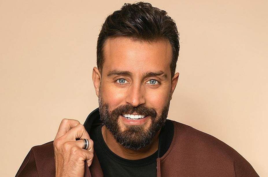 شاهد .. سعد رمضان يلتقي بمصمم الأزياء زهير مراد وهذا ما جمعهما-بالصورة